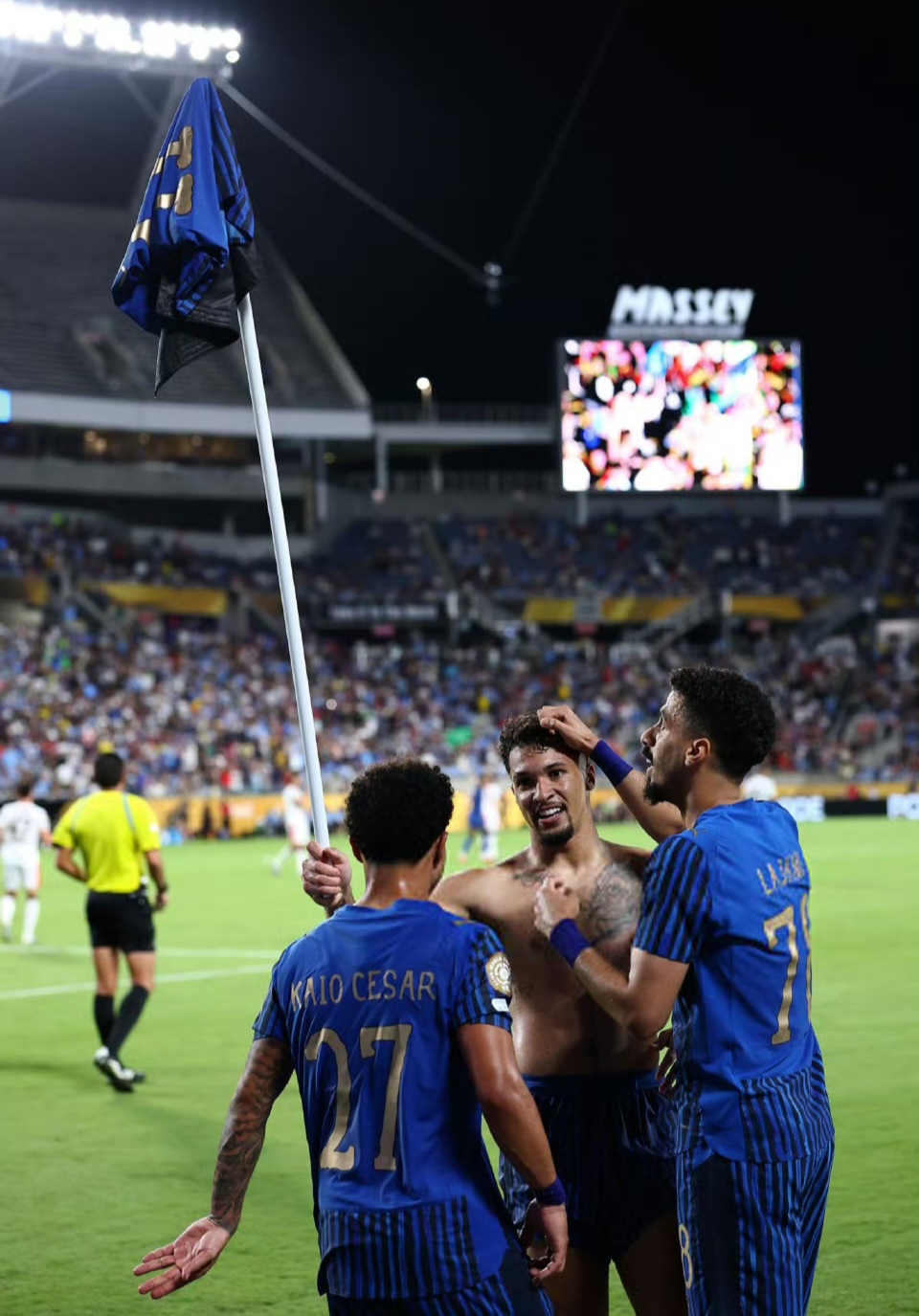 九游体育-罗马发布备战花絮，赛前再遭质疑，德国杯任务艰巨，球队文化再被提及的简单介绍-九游体育